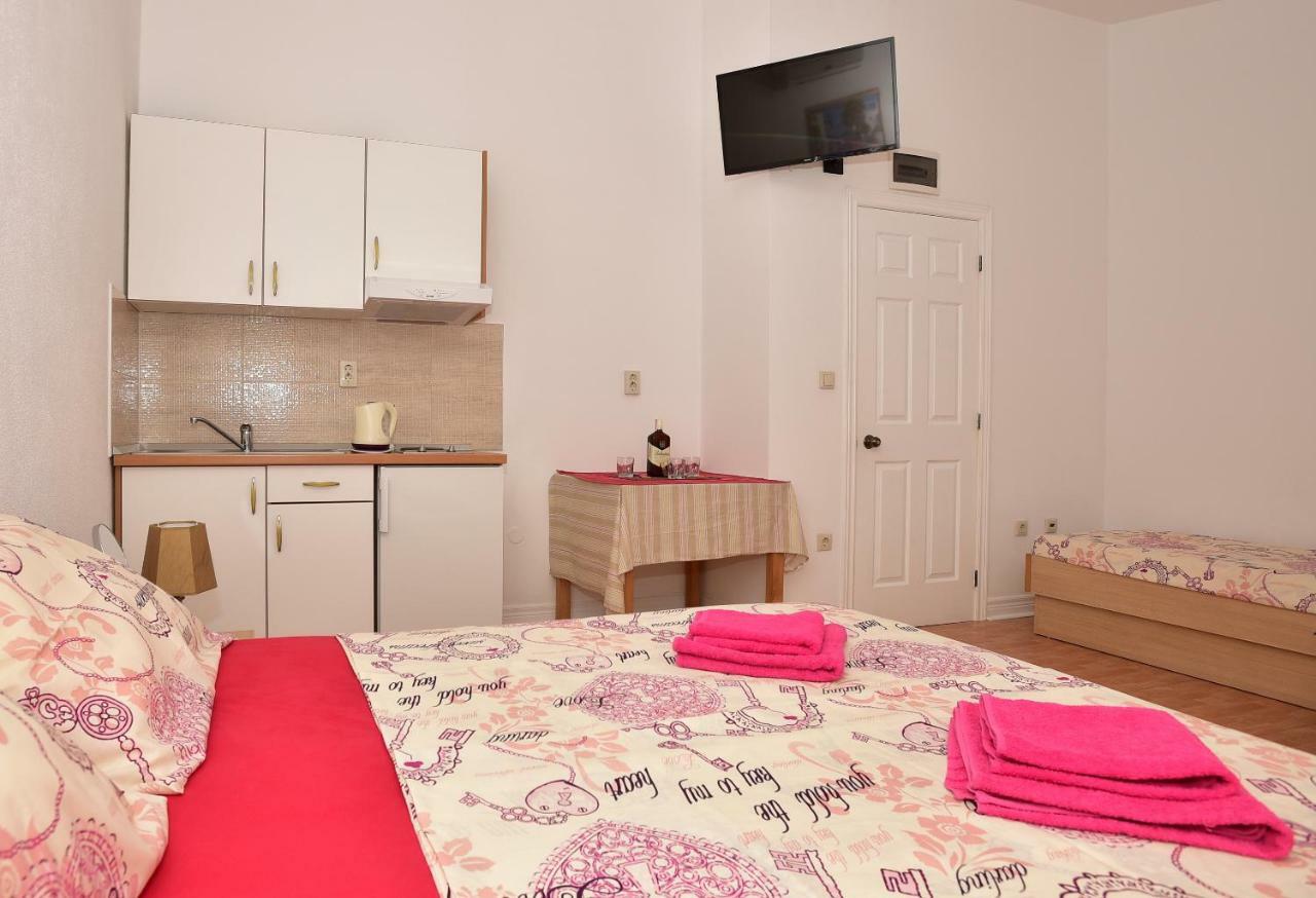Studio Apartments Antonio Makarska Bagian luar foto