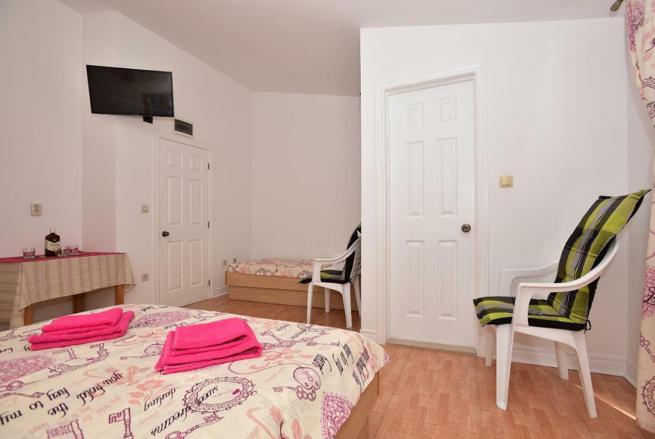 Studio Apartments Antonio Makarska Bagian luar foto