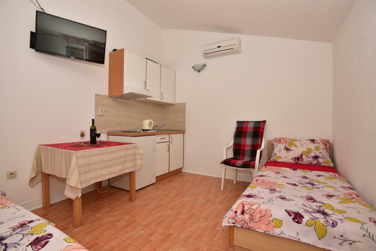 Studio Apartments Antonio Makarska Bagian luar foto
