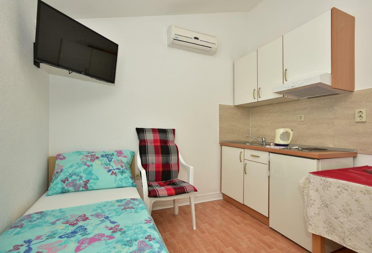 Studio Apartments Antonio Makarska Bagian luar foto