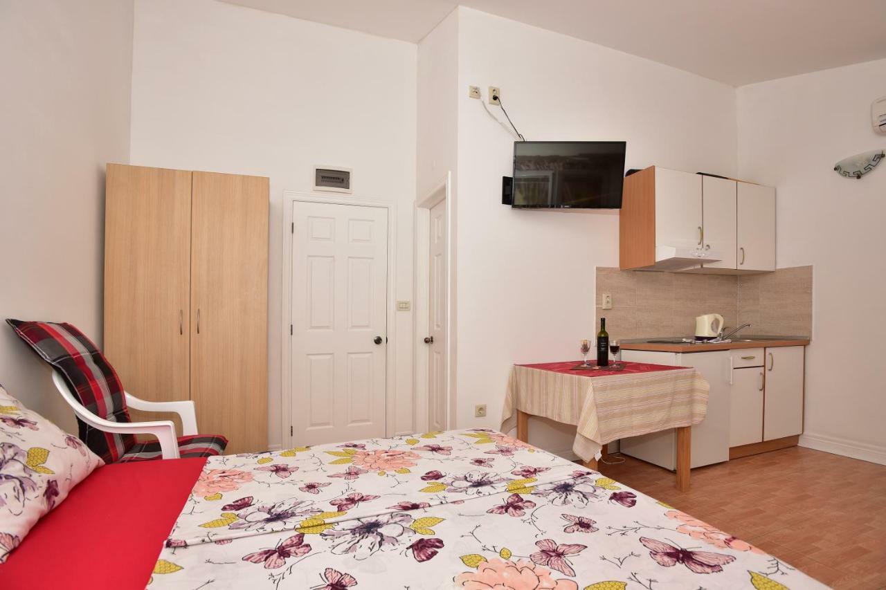 Studio Apartments Antonio Makarska Bagian luar foto