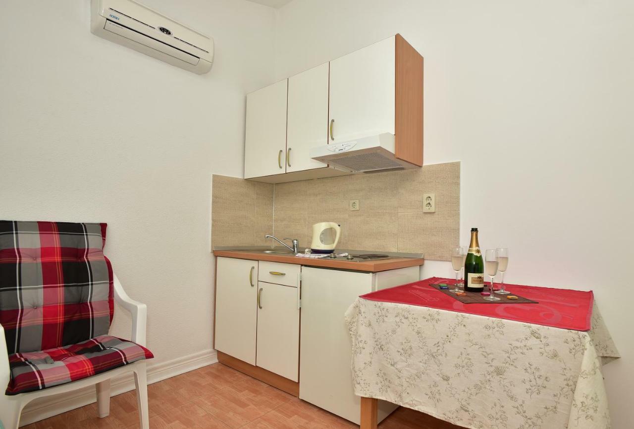 Studio Apartments Antonio Makarska Bagian luar foto