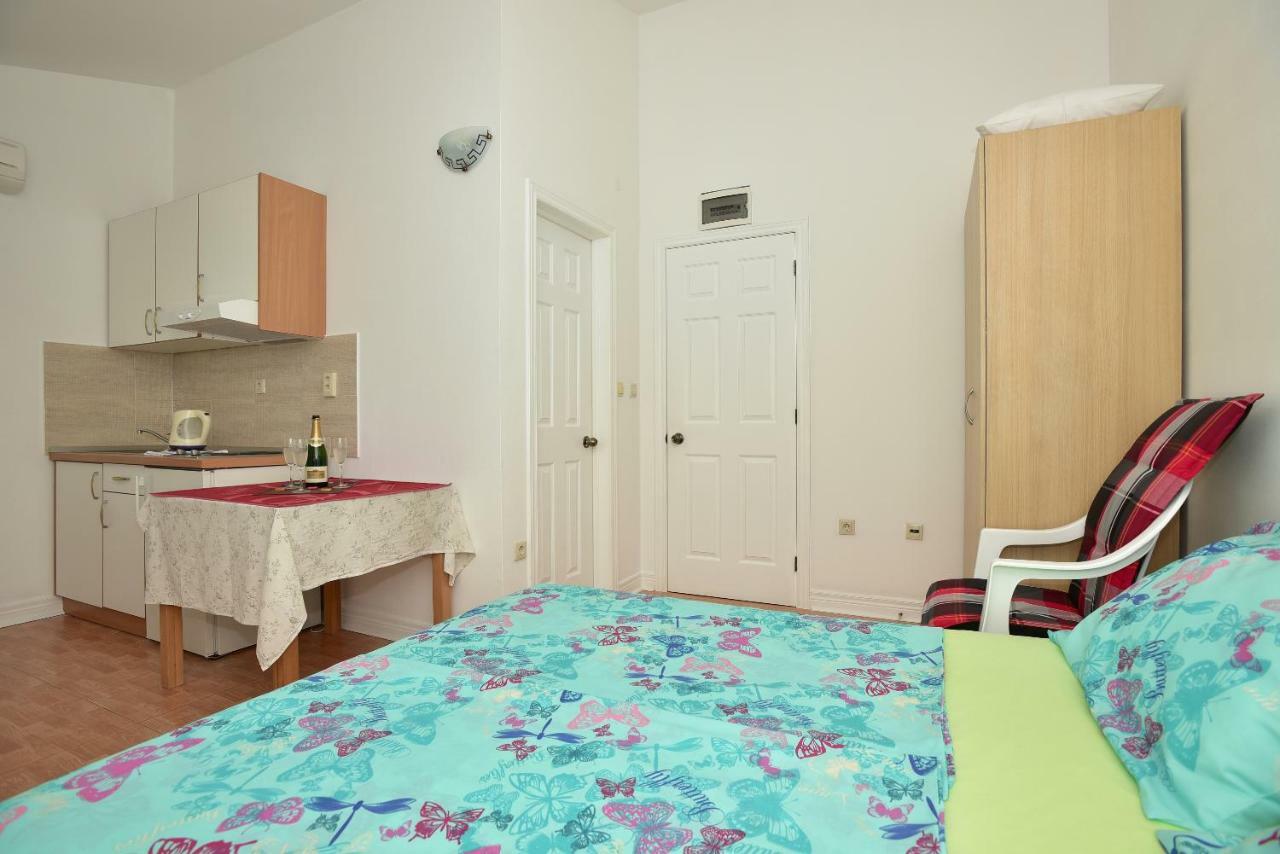 Studio Apartments Antonio Makarska Bagian luar foto