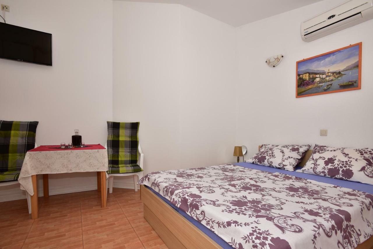 Studio Apartments Antonio Makarska Bagian luar foto