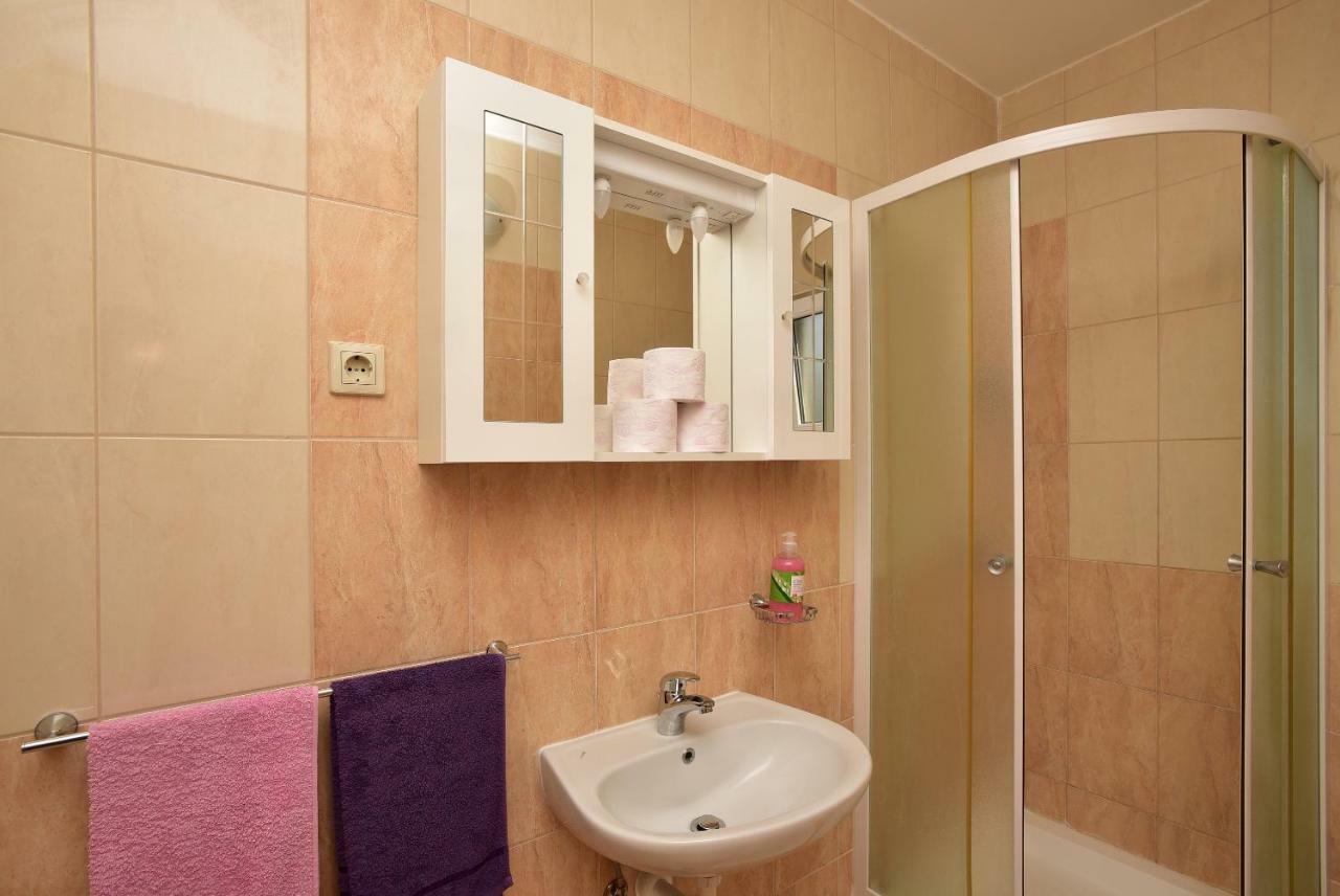 Studio Apartments Antonio Makarska Bagian luar foto